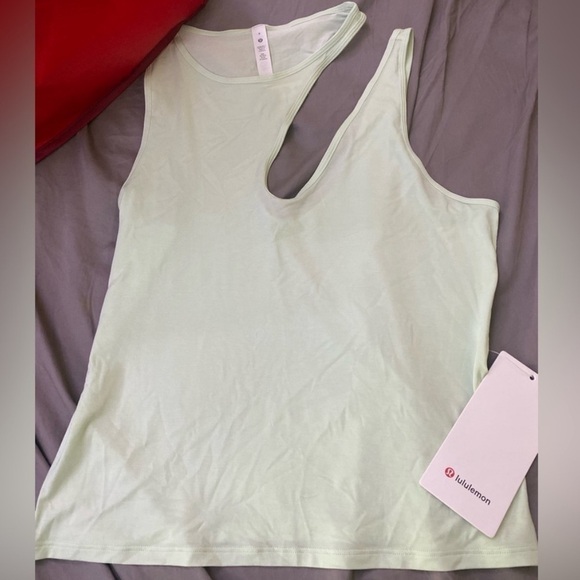 LULULEMON In Pistachio Green Shoulder YOGA tank NWT, Size 6 - Picture 6 of 11